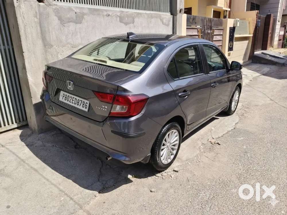 Honda Amaze Petrol Top Model Vmt With Push Start Stop Button.
