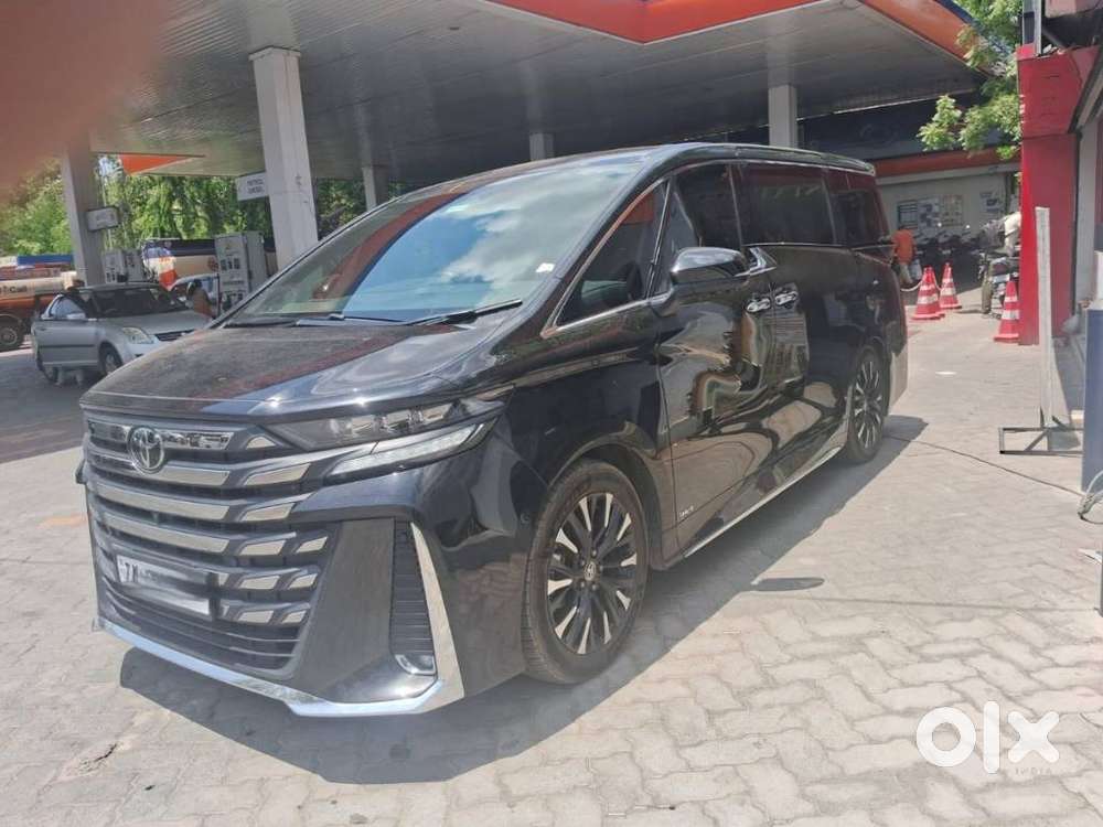 Toyota Vellfire Vip – Executive Lounge, 2025, Cng & Hybrids