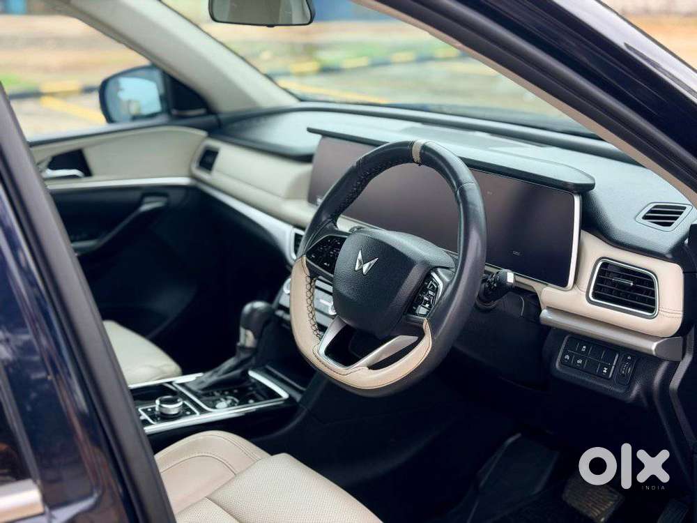 Mahindra Xuv700 2.2 Ax 7 Diesel At Luxury Pack Str Awd, 2022, Diesel