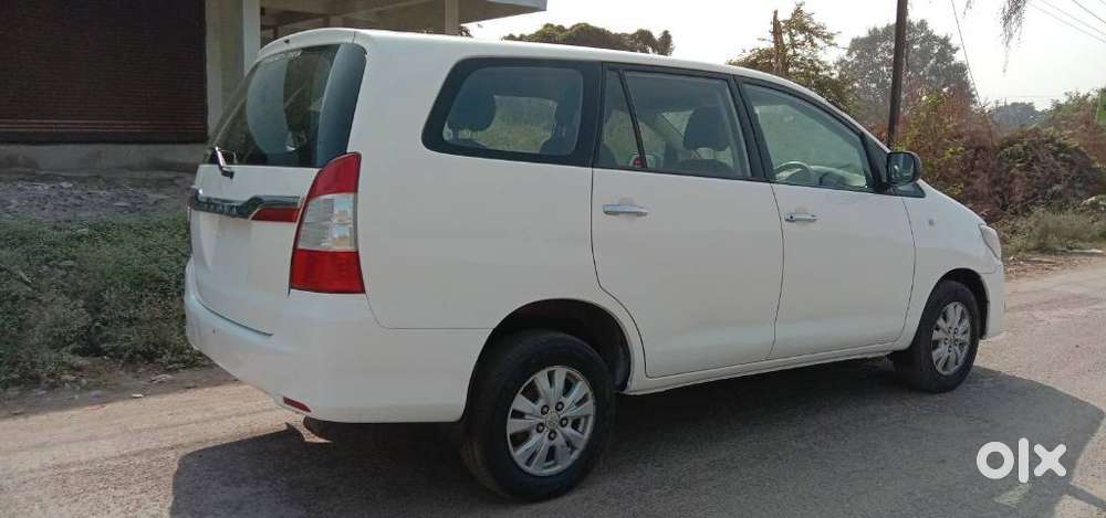 Toyota Innova 2012-2013 2.5 E Diesel Ms 8-seater, 2012, Diesel