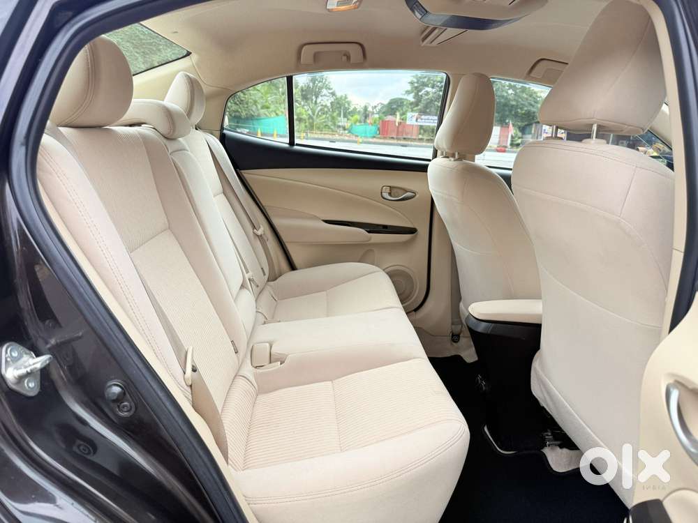 Toyota Yaris V Cvt, 2018, Petrol