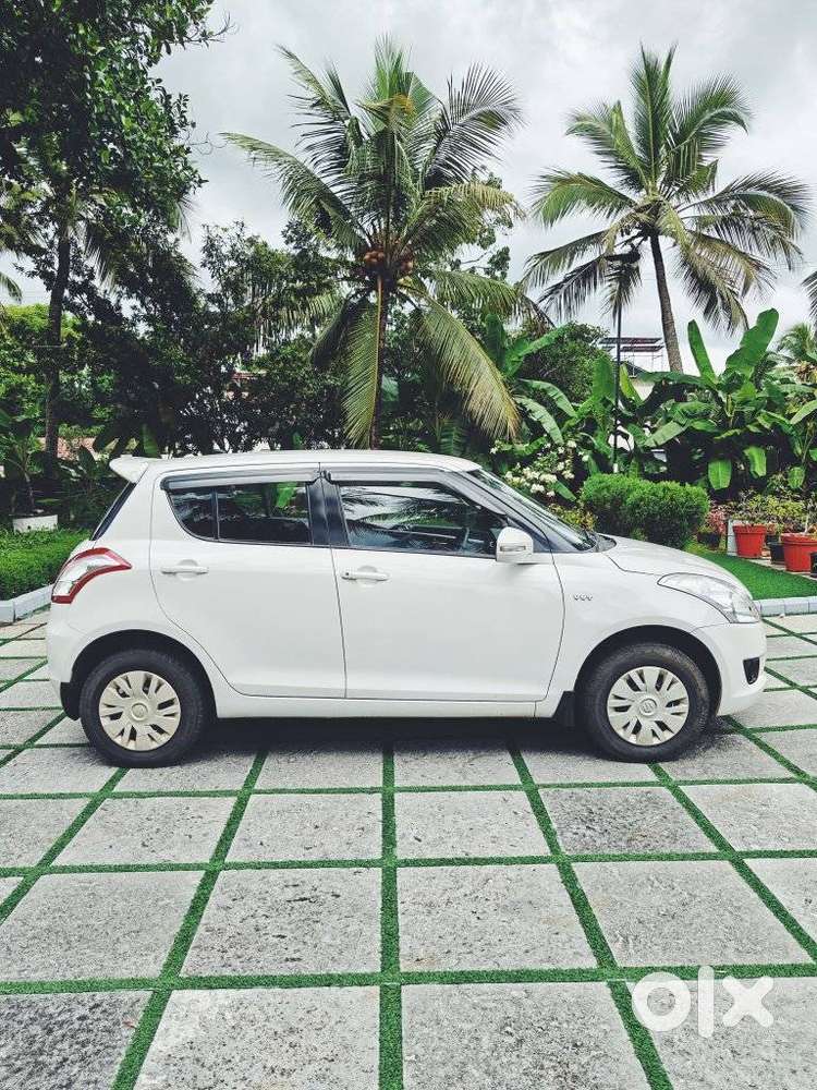 Maruti Suzuki Swift Vxi 1.2 Abs Bs-iv, 2014, Petrol