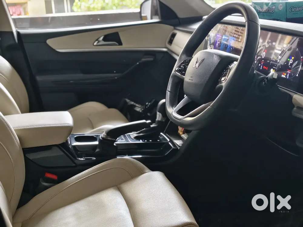 Mahindra Xuv700 Ax7 Automatic Petrol | 1st Owner | Oct 2024 | Mumbai