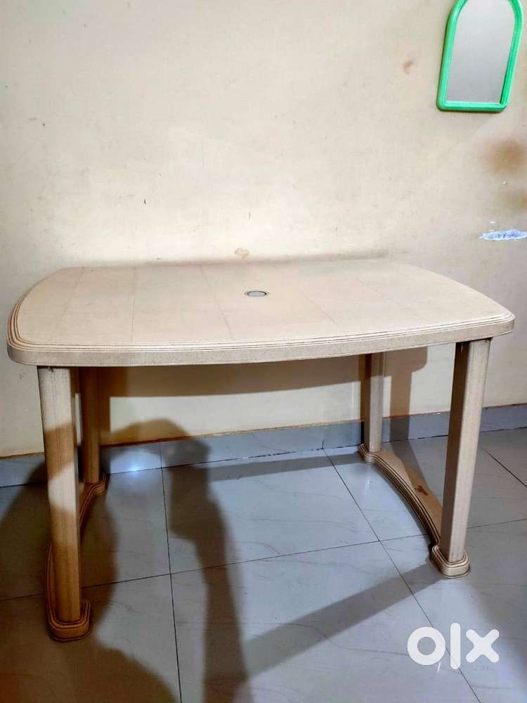 Olx plastic dining discount table