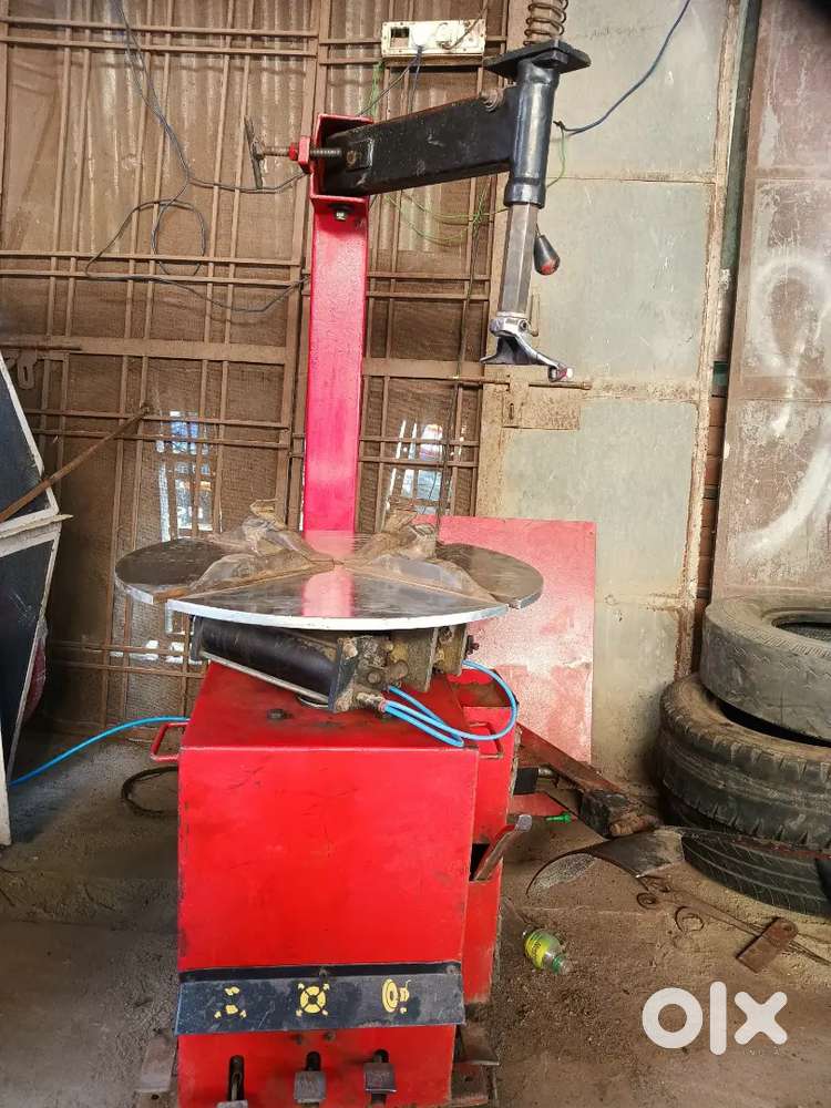 Tyre changer machine