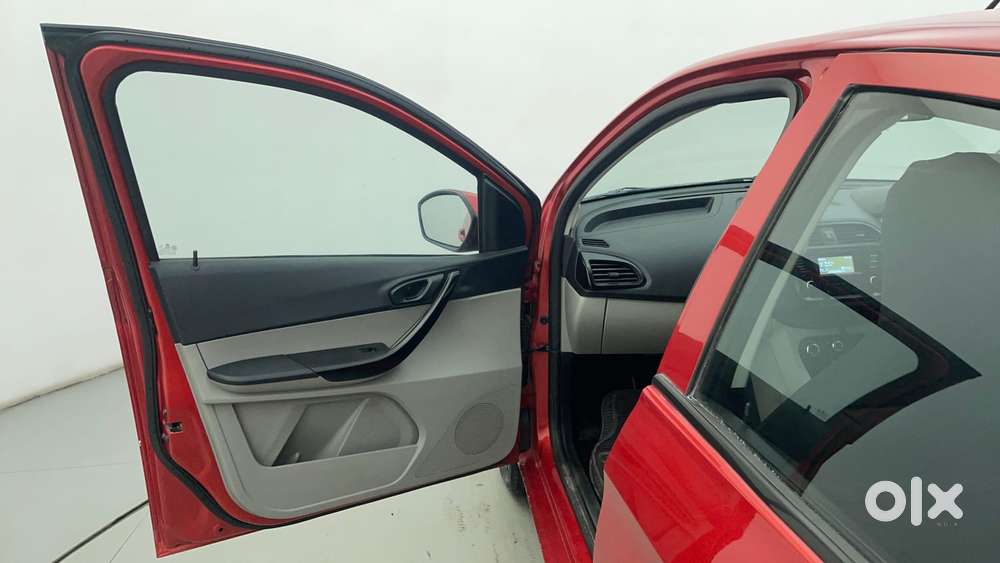 Tata Tiago 1.2 Revotron Xta, 2017, Petrol