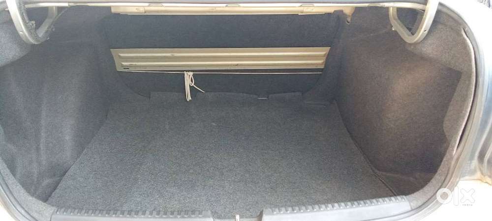 Volkswagen Vento 2010-2013 Petrol Highline, 2011, Petrol