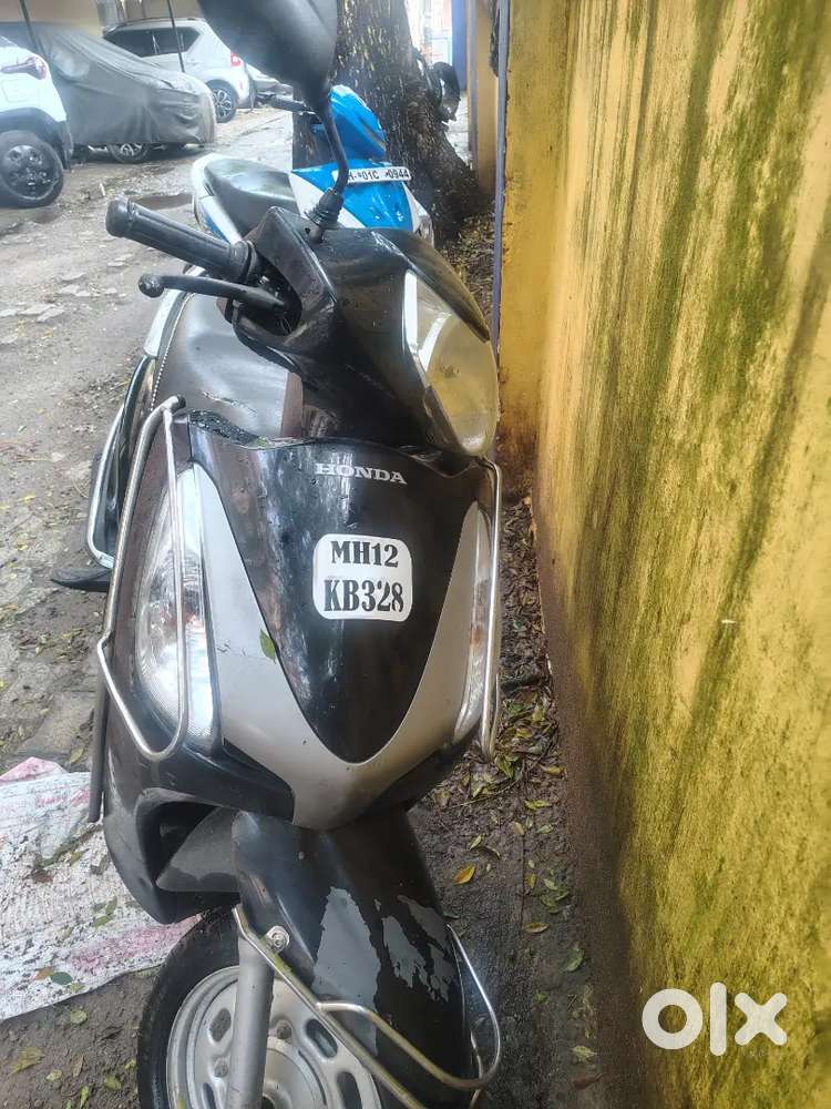 13 Old Aviator giving Mileage of Scooters 1822076242
