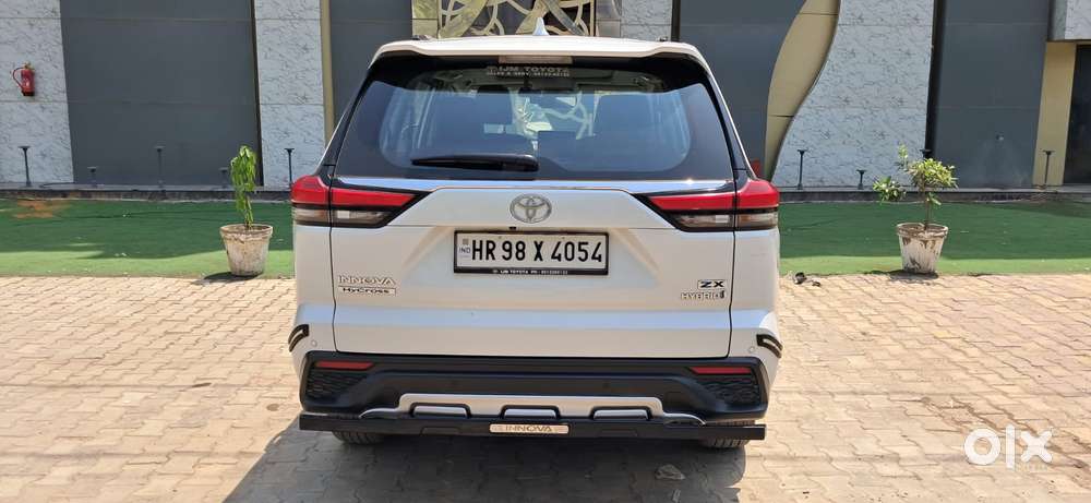 Toyota Innova Hycross 2.0 Zx (o) Hybrid 7 Str, 2025, Petrol