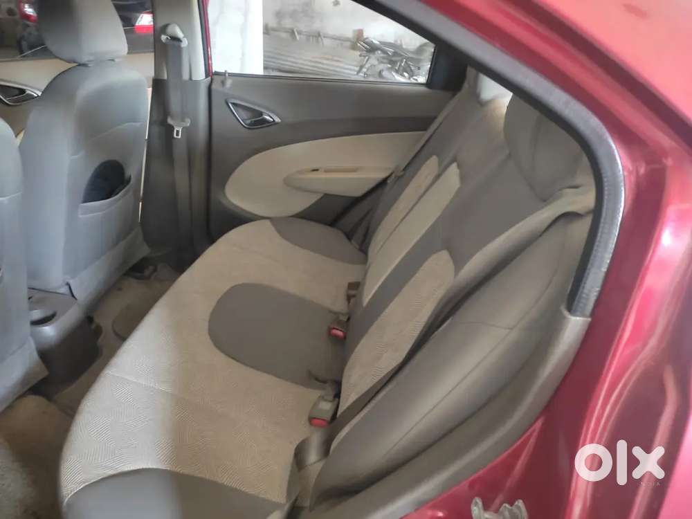 Power Steering
Power Windows (front & Rear)