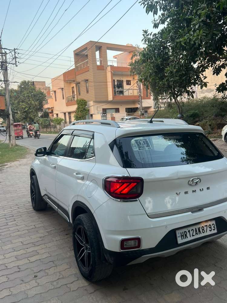 Hyundai Venue Petrol Well Maintained Good Condition New Alloy Wheels
