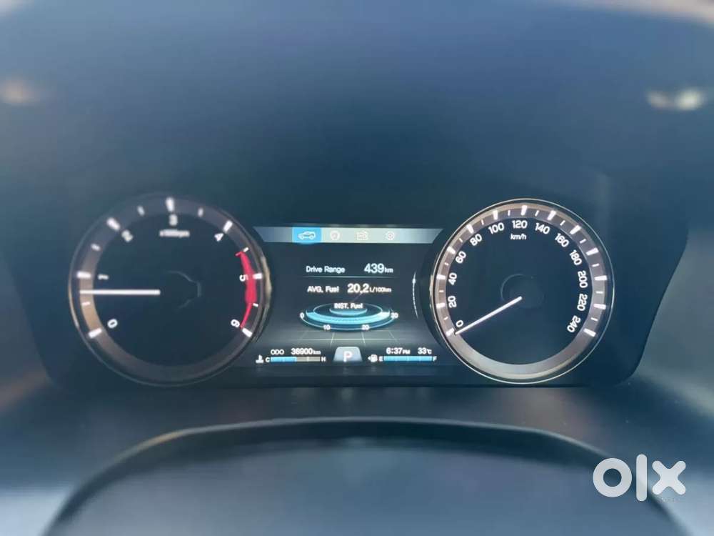 Mahindra Alturas G4, 2022, Diesel