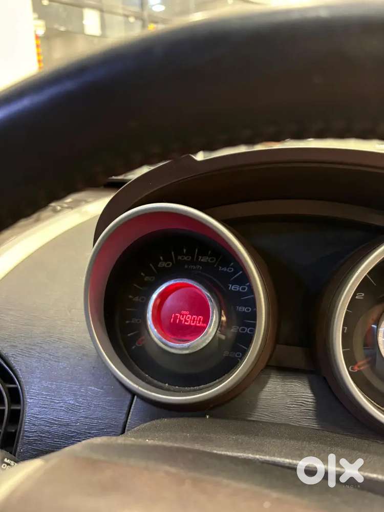 Mahindra Xuv500 2015 Diesel 180000 Km Driven