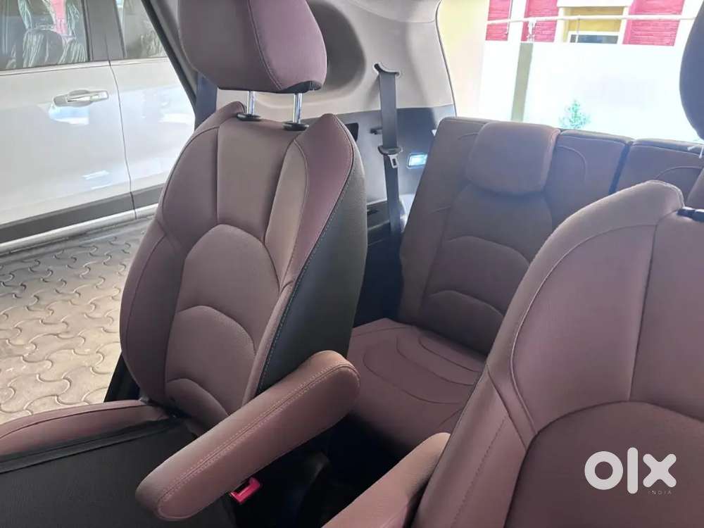 Mg Hector Plus 2024 Petrol 23560 Km Driven