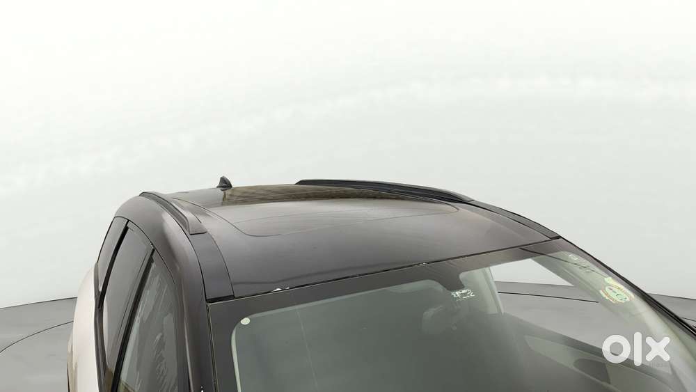 Mahindra Xuv700 2.0 Ax 5 Petrol Mt Str, 2023, Petrol