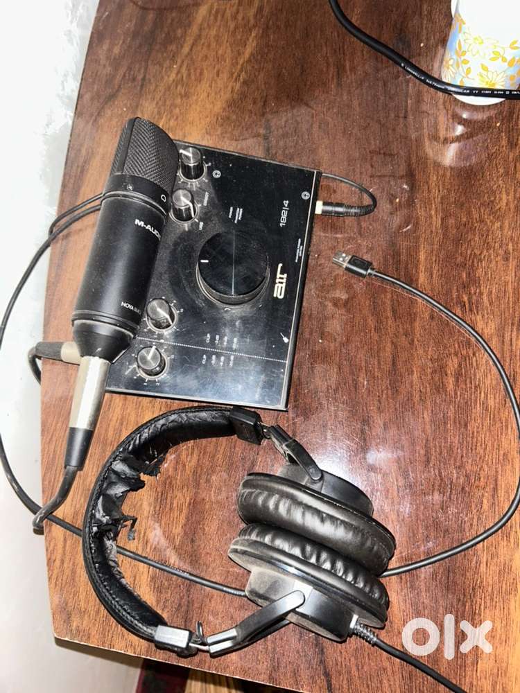 Audio Interface with mic and headphone