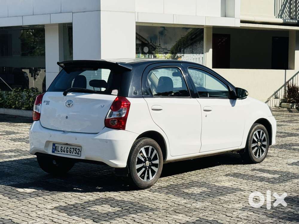 Toyota Etios Liva V Dual Tone, 2018, Petrol