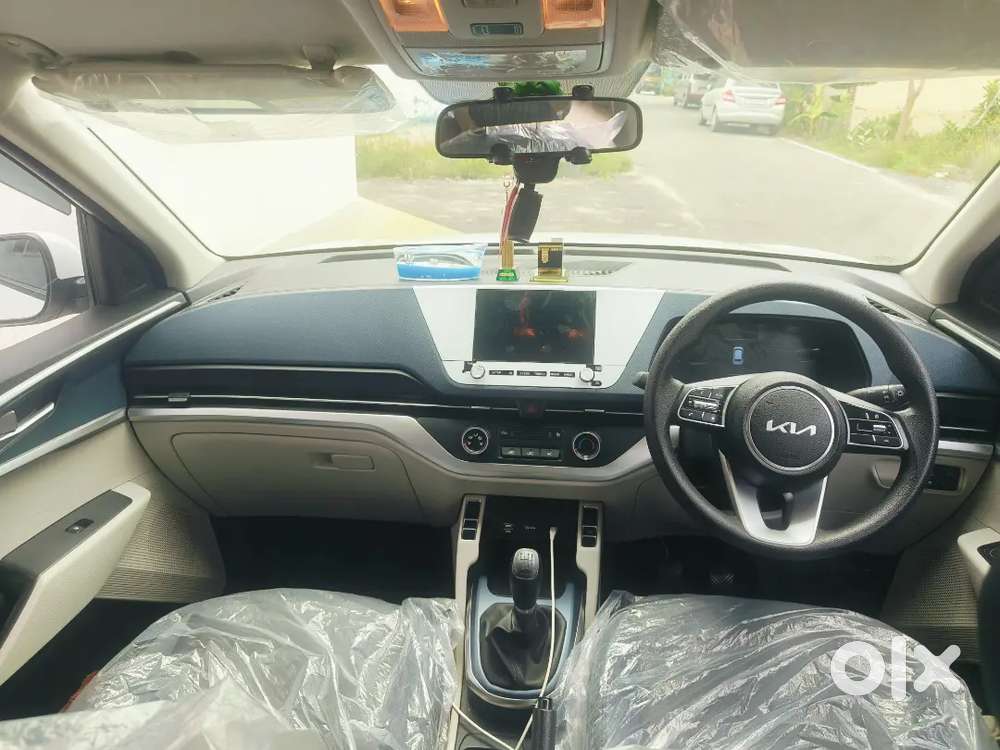 New Kia Carens 2025 Petrol 4081 Km Driven Show Room Condition