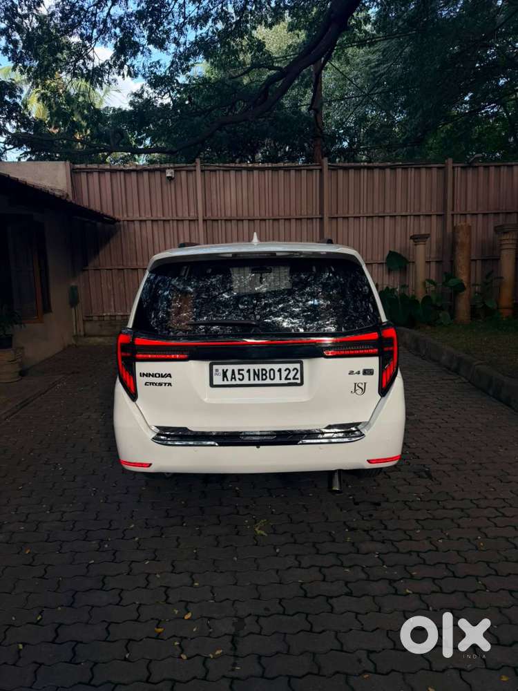 For Sale: Toyota Innova Crysta 2.4 G Diesel (7-seater Captain Seats)