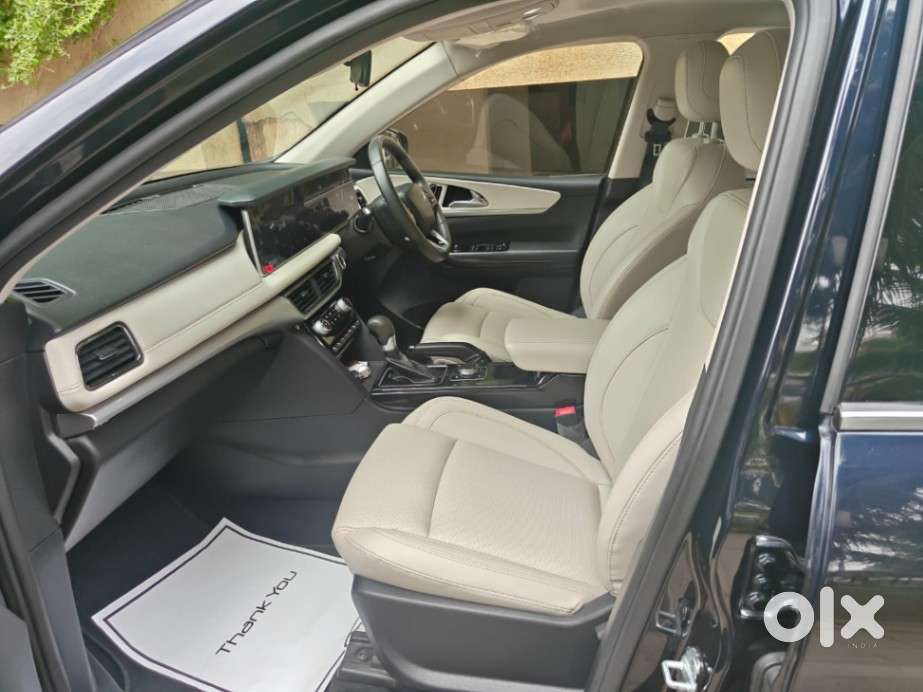 Mahindra Xuv700 2.0 Ax 7 Petrol At Str, 2025, Petrol