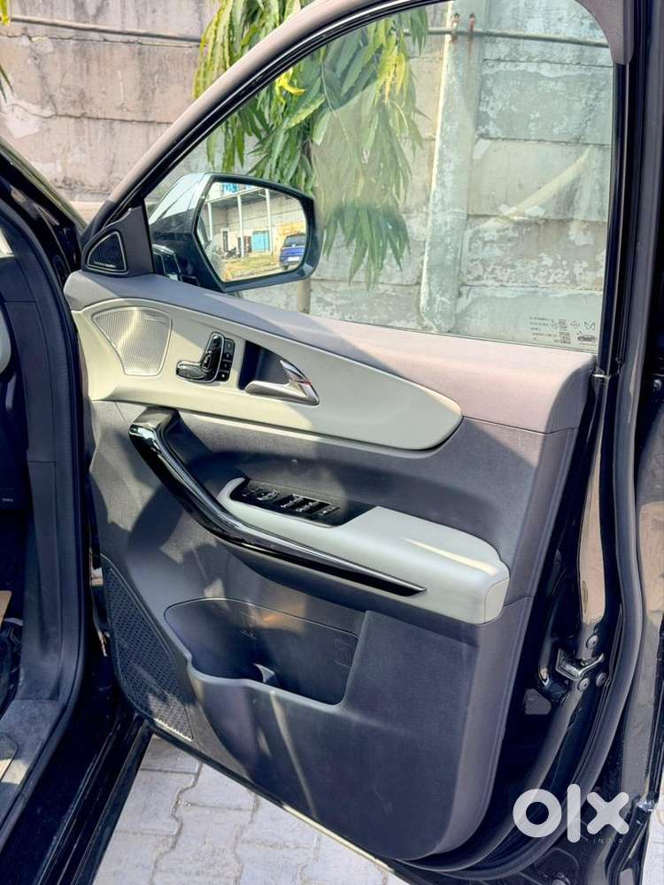 Mahindra Xev 9e 2025 Electric 9900 Km Driven