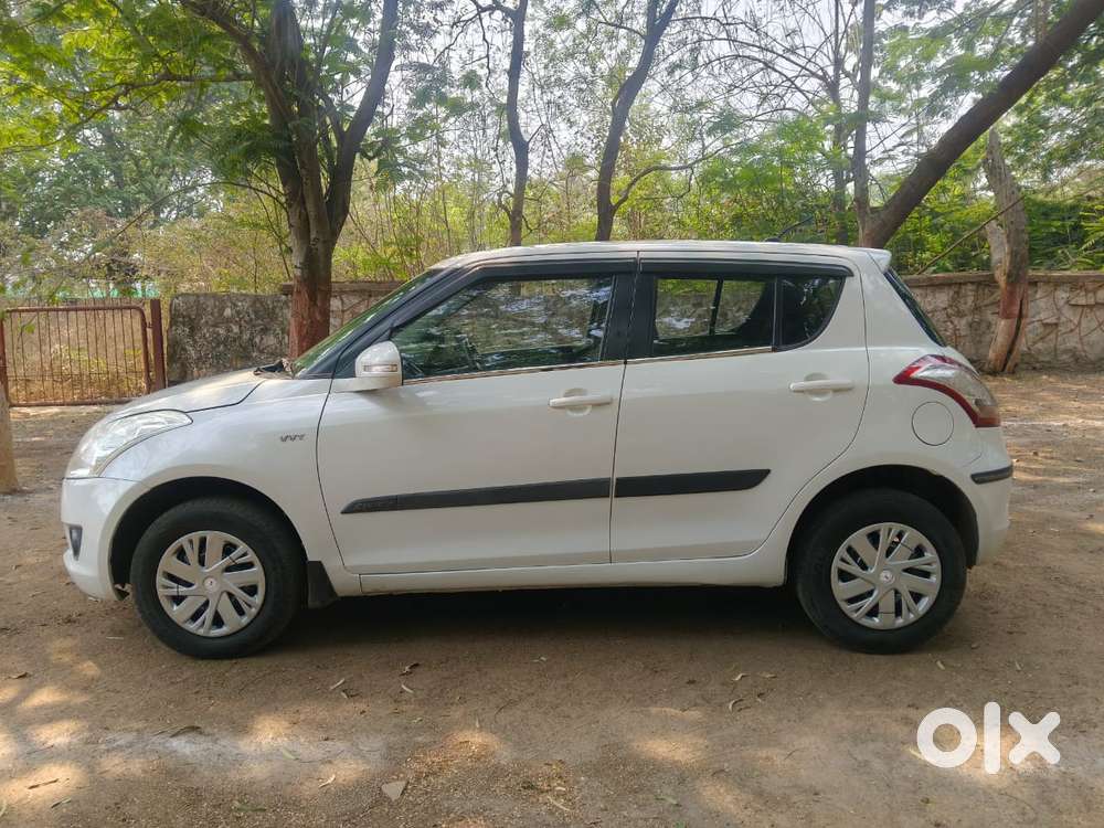 Maruti Suzuki Swift Vxi Abs Bsiv, 2014, Petrol