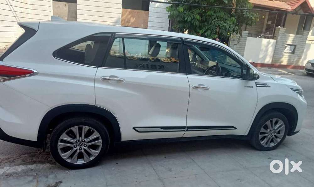 Toyota Innova Hycross 2.0 Zx Hybrid 7 Str, 2024, Petrol