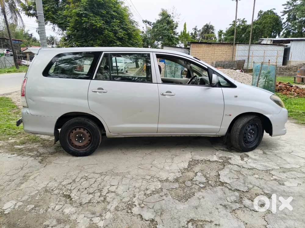 Toyota Innova Car 2010