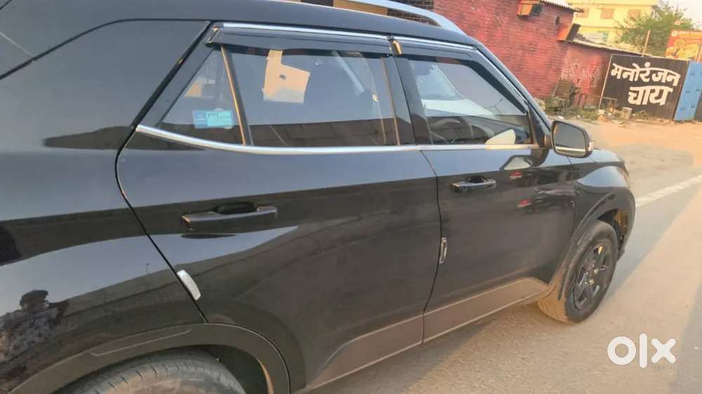 Hyundai Venue 2025 Petrol 14500 Km Driven