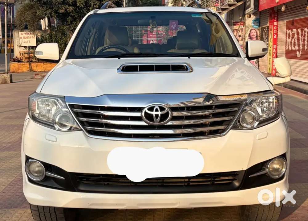 Toyota Fortuner 2015 Diesel 300000 Km Driven