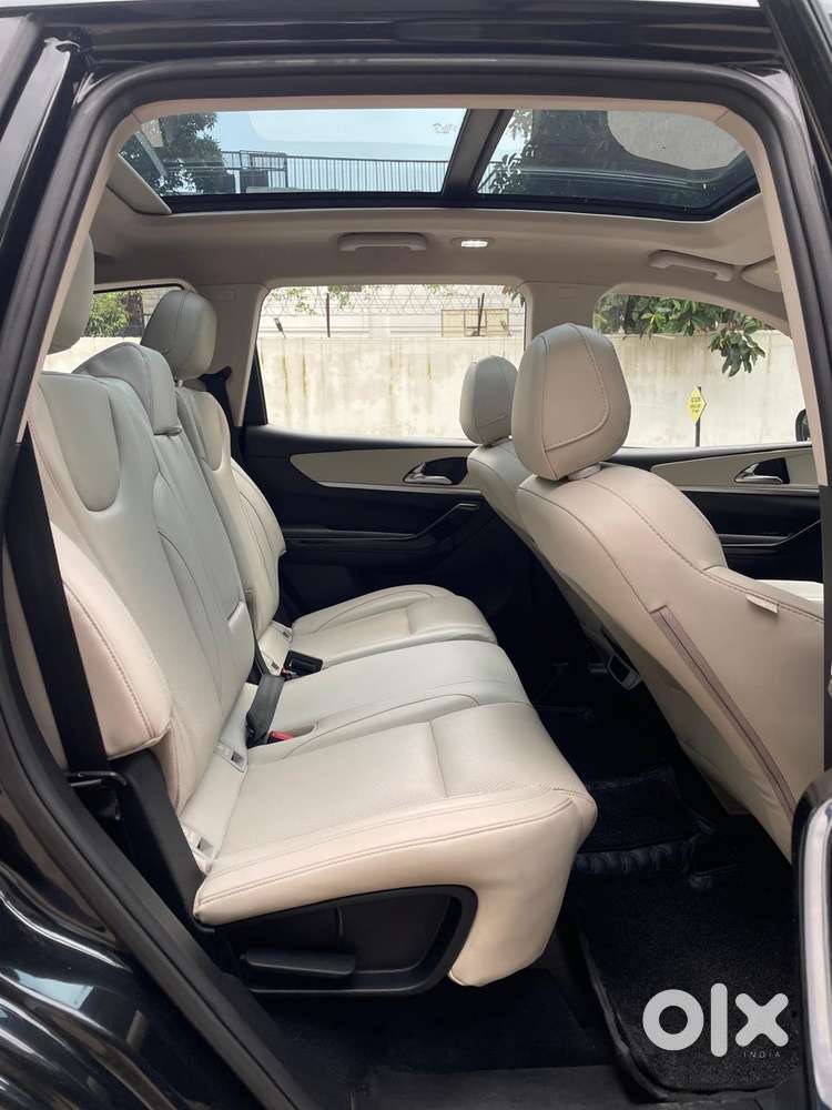 Mahindra Xuv700 2.0 Ax 7 Petrol At Str, 2024, Petrol