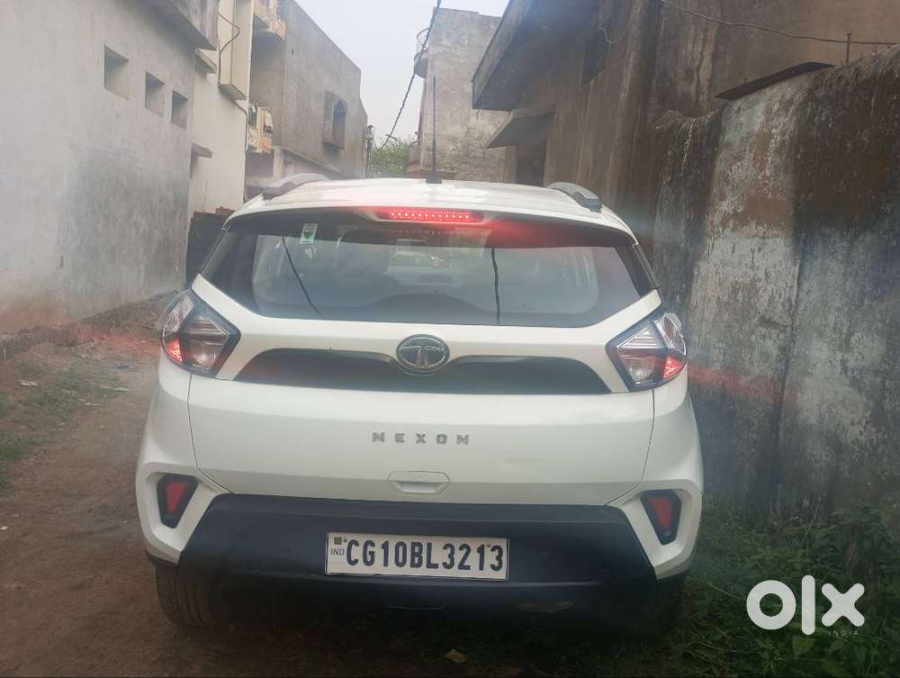 Tata Nexon Xma Petrol Amtdec202219000kmfirst Owner