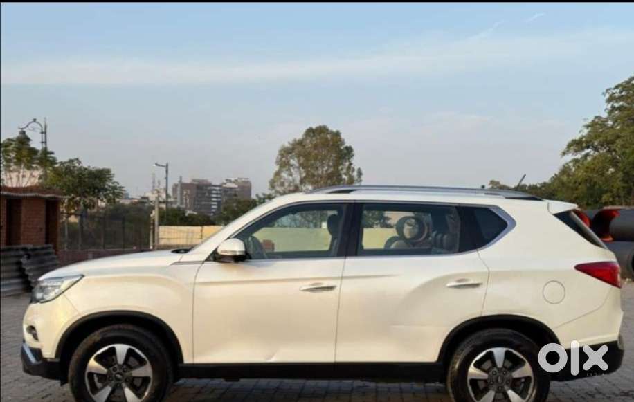 Mahindra Alturas G4 4wd At, 2018, Diesel