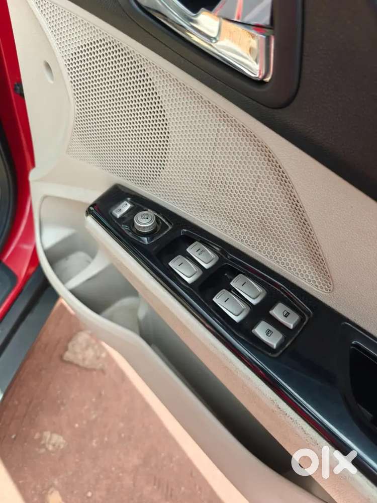 Mahindra Xuv300 2022 Petrol 117500 Km Driven
