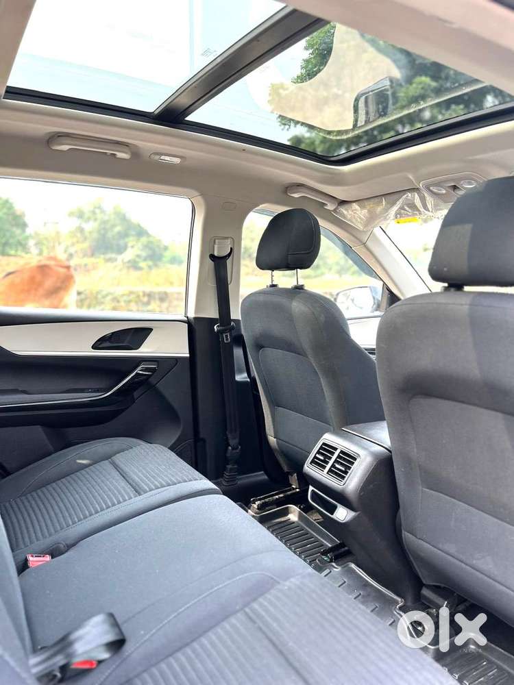 Mahindra Xuv700 2.2 Ax 5 Diesel At 7 Str, 2023, Diesel