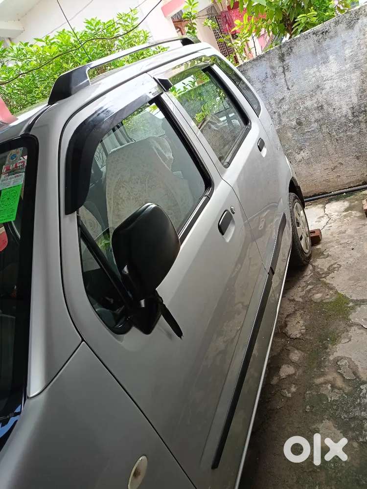 Vxi Top Model With Central Locking Power Window Sony Music System