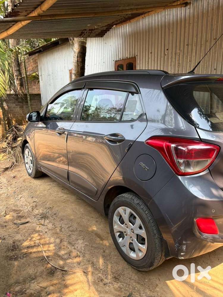 Hyundai Grand I10 2016 Petrol 98900 Km Driven