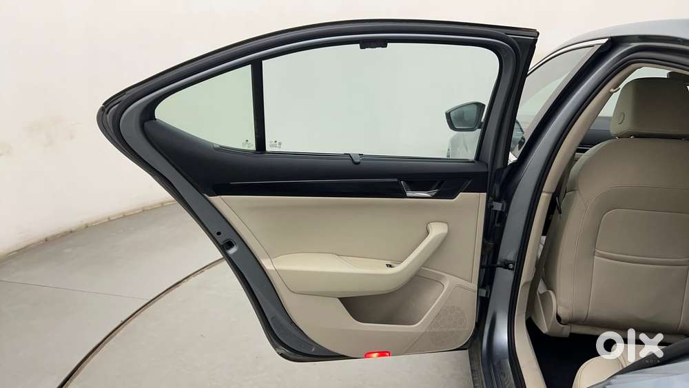 Skoda Superb Lk 1.8 Tsi At, 2018, Petrol