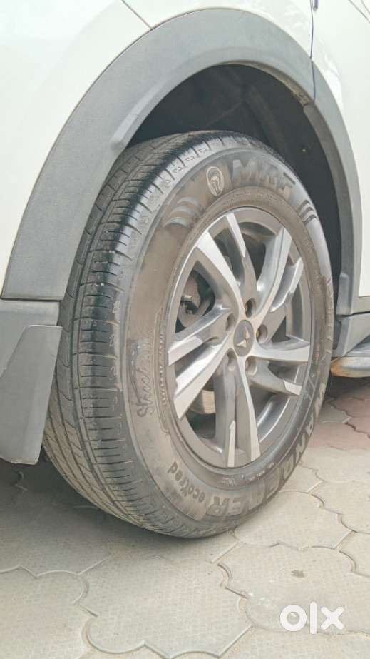 Mahindra Xuv700 2.0 Ax 5 Petrol Mt 7 Str, 2022, Petrol