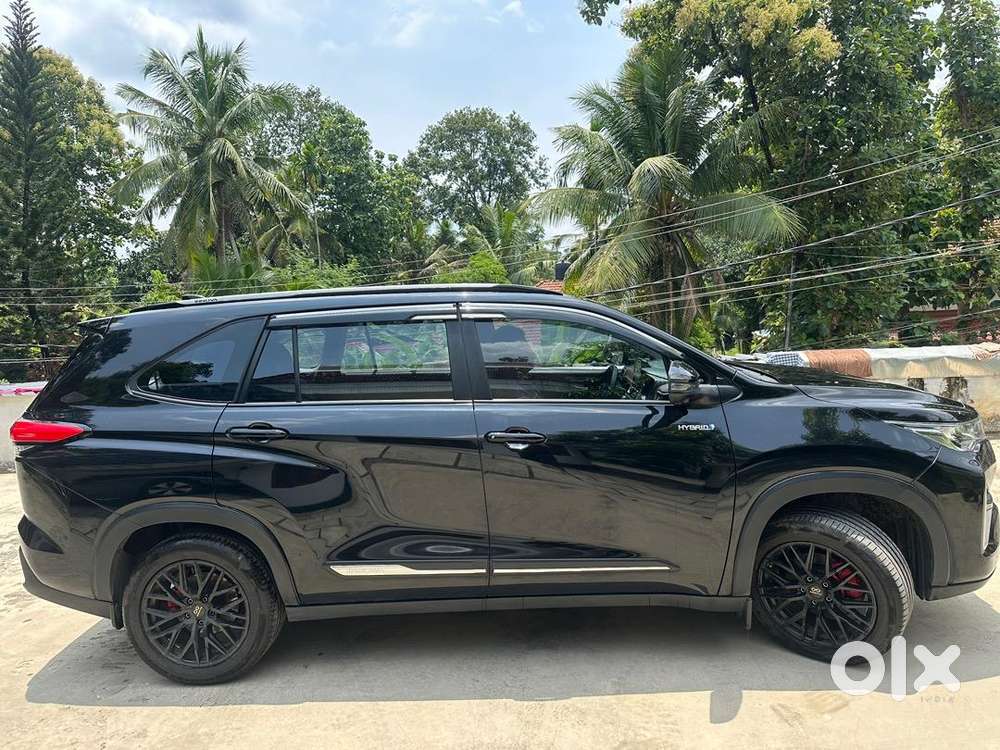 Toyota Innova Hycross 2024 Petrol Well Maintained