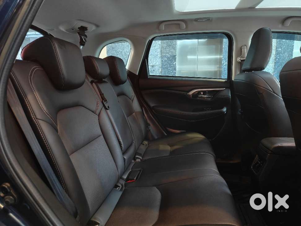 Maruti Suzuki Grand Vitara 1.5 Alpha Plus Intelligent Hybrid Ecvt, 2..
