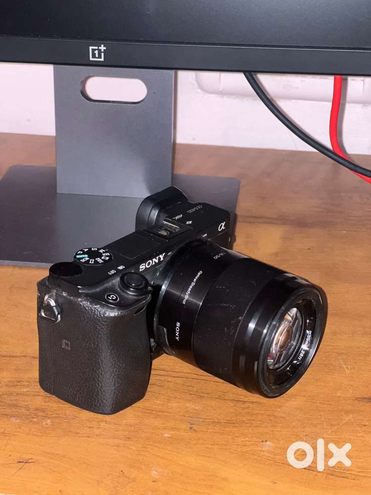Sony a6400 for sale with 50 mm 1.8 lens