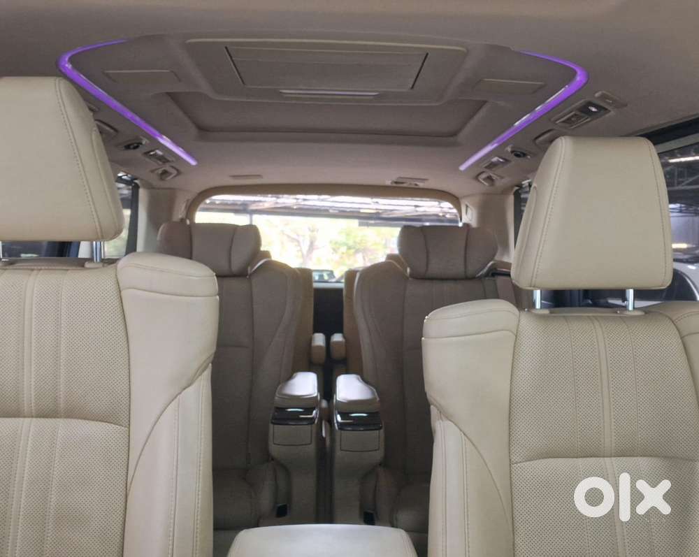 Toyota Vellfire 2.5 Executive Lounge, 2023, Petrol