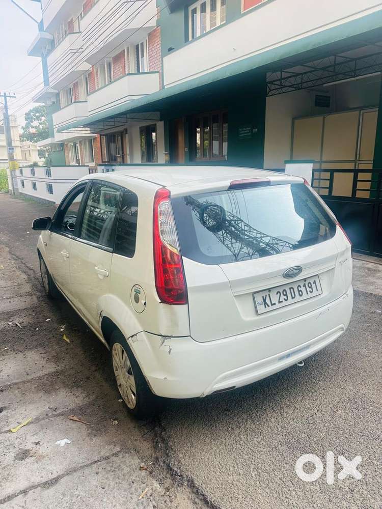 Ford Figo Ambiente, 2011, Petrol
