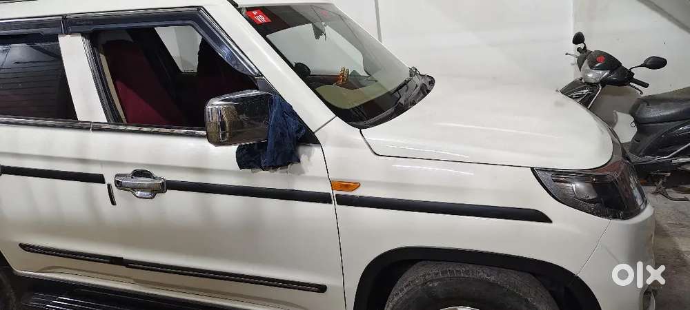 White Mahindra Bolero Neo N8 2022 For Sale