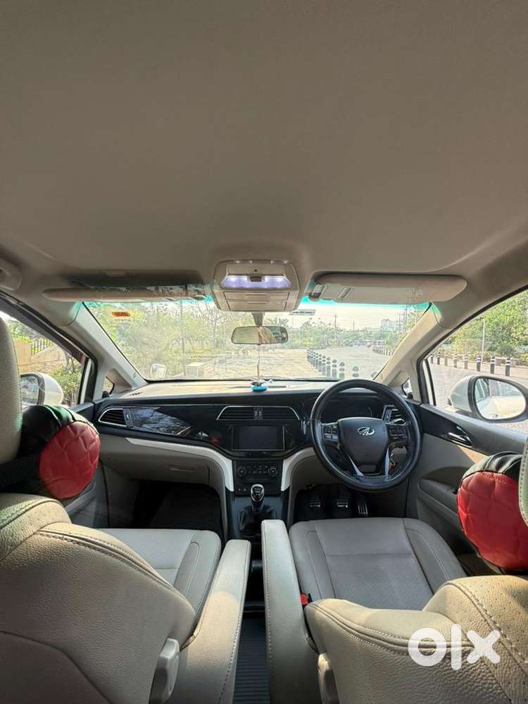 Mahindra Marazzo M8 Top End