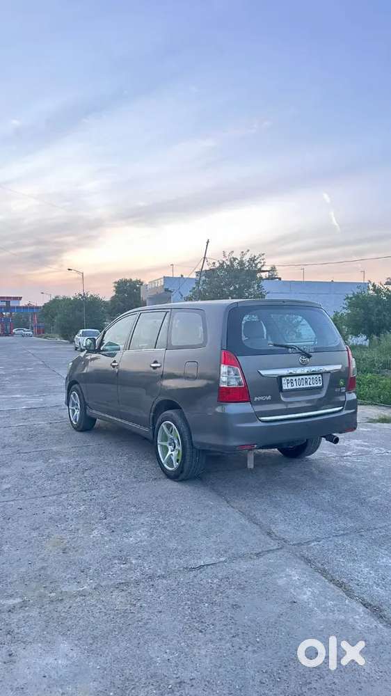 Toyota Innova 2012