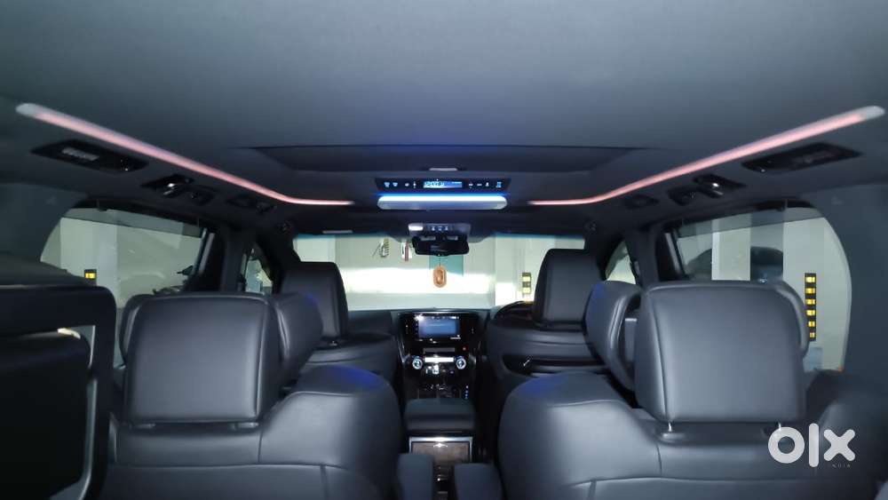Toyota Vellfire 2.5 Executive Lounge, 2022, Petrol