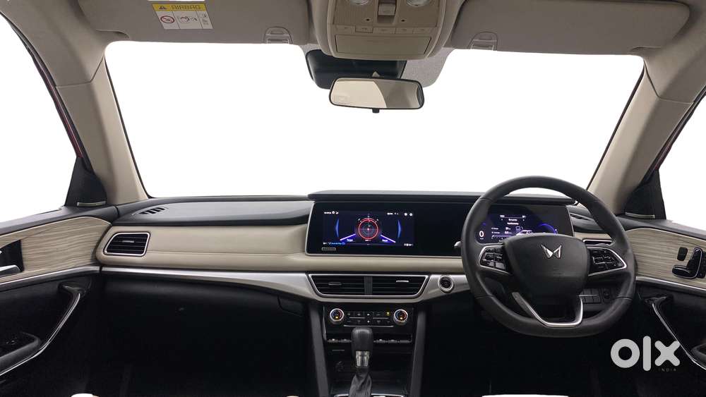 Mahindra Xuv700 2.0 Ax 7 Petrol Mt Str, 2021, Petrol