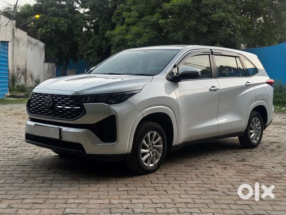 Toyota Innova Hycross, 2023, Petrol